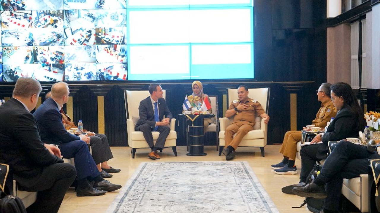 Pertemuan antara Wali Kota Eri dengan Duta Besar Finlandia untuk Indonesia, Pekka Kaihilahti,