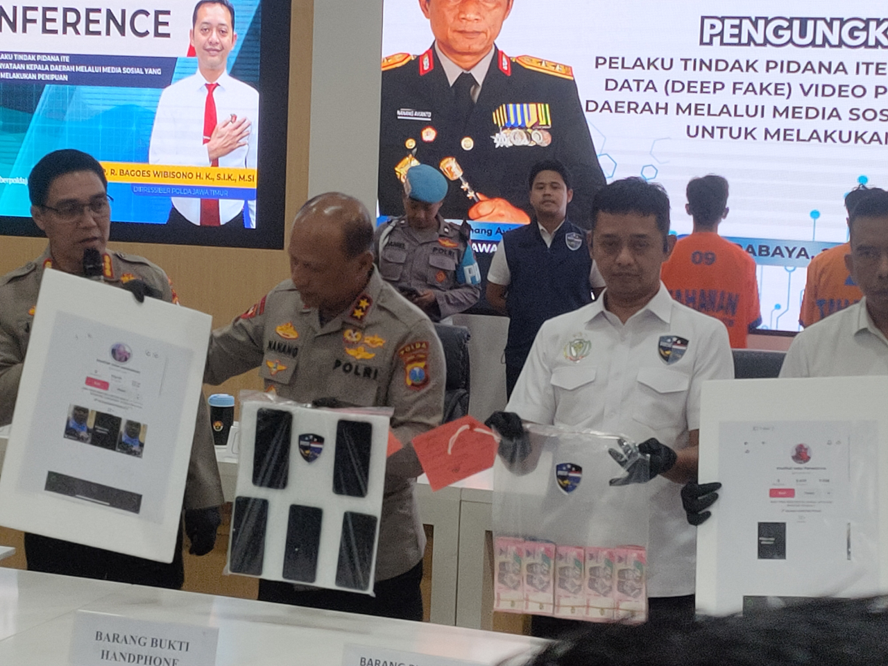 Polda Jatim merilis kasus pembuatan konten hoax yang gunakan AI