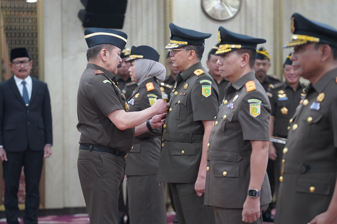 Jaksa Agung ST Burhanuddin secara khidmat melantik enam Kepala Kejaksaan Tinggi (Kajati) baru