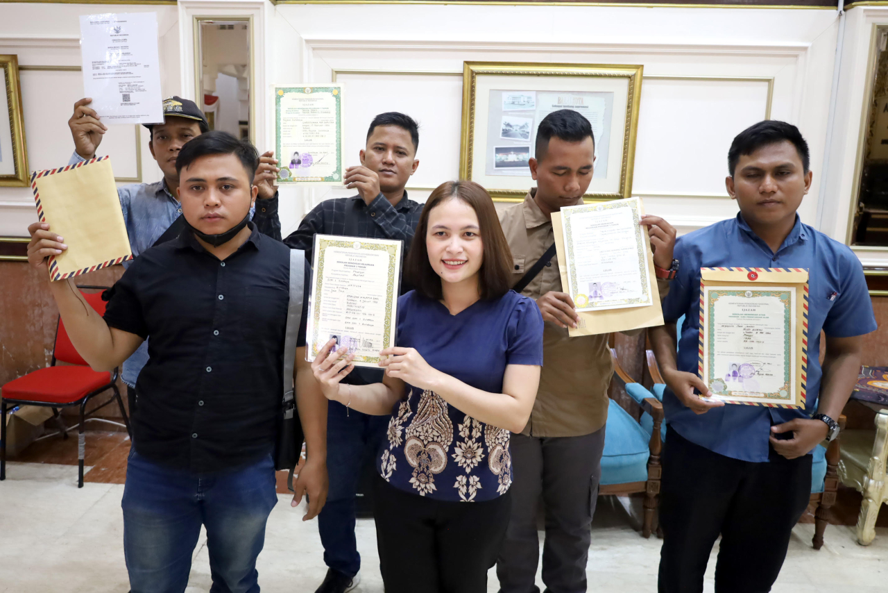 Pemkot Surabaya se;esaikan belasan kasus penahanan ijazah