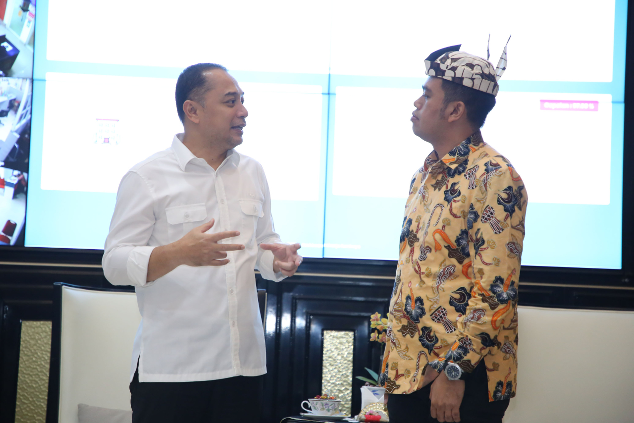 Wali Kota Surabaya Eri Cahyadi saat menerima kunjungan Wali Kota Blitar Syauqul Muhibbin