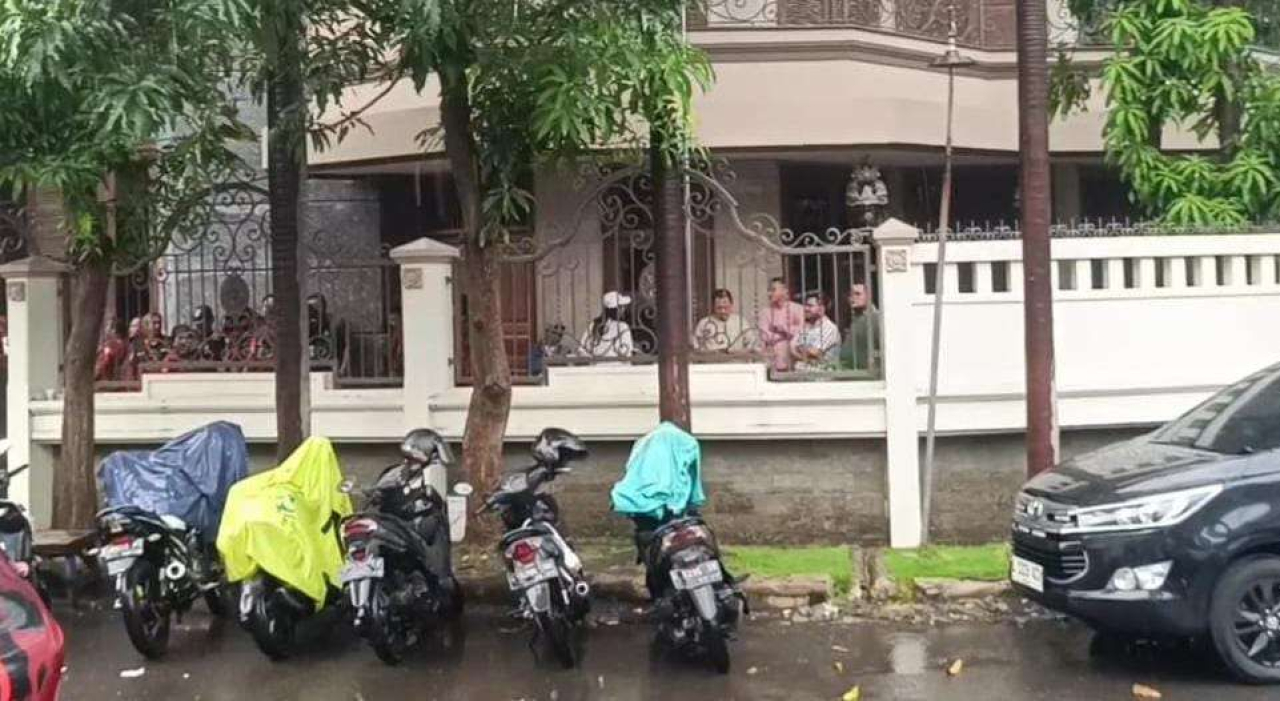 Rumah Anggota DPD RI La Nyalla Mattalitti di kawasan Mulyorejo, Kota Surabaya. (foto : istimewa)