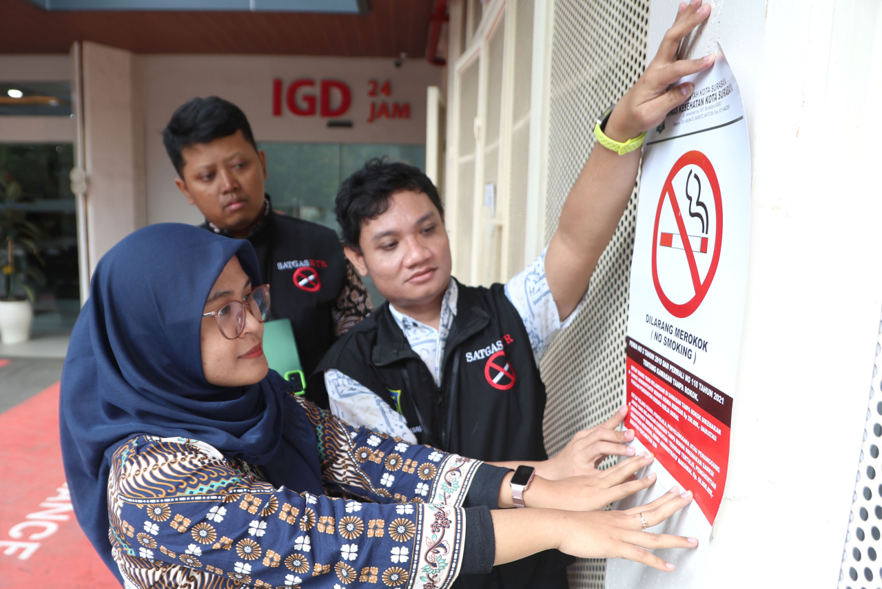 Dinkes Kota Surabaya secara rutin menggelar sosialisasi dan pengawasan terhadap implementasi Kawasan Tanpa Rokok (KTR) dan Kawasan Terbatas Merokok (KTM)