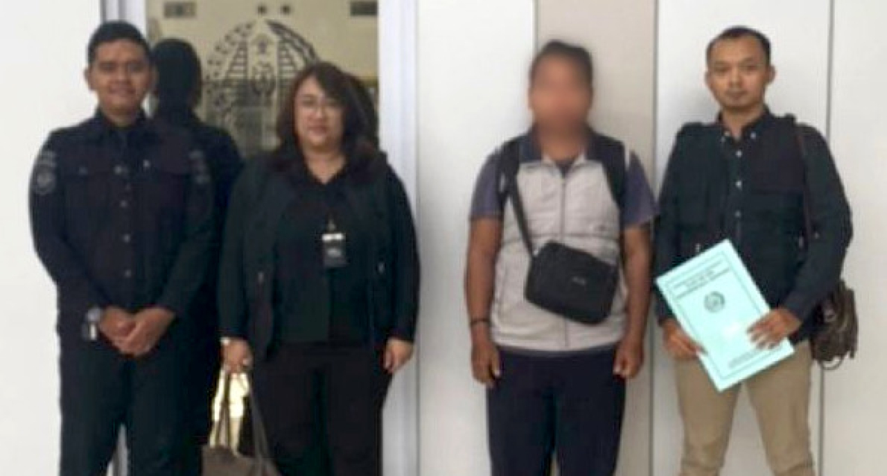 Imigrasi Tanjung Perak melakukan tindakan deportasi terhadap seorang warga negara asing asal Malaysia