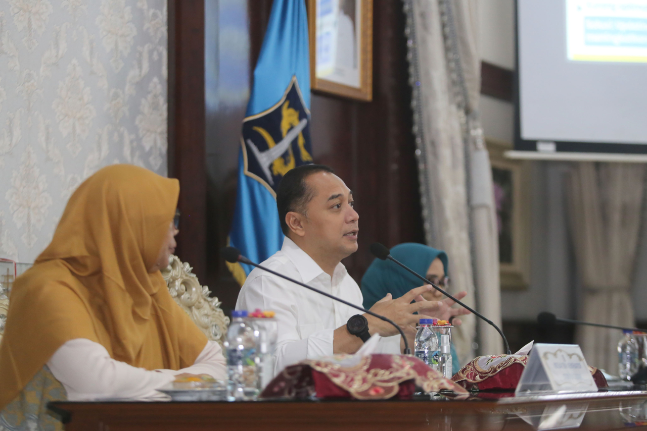 Wali Kota Surabaya Eri Cahyadi menerima kedatangan Tim Verifikasi Pusat Verifikasi Lapangan 5 Pilar Sanitasi Total Berbasis Masyarakat