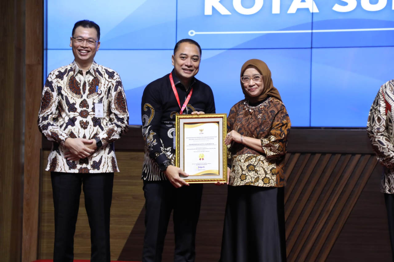 Wali Kota Eri Cahyadi menerima penghargaan dari Kementerian Pendayagunaan Aparatur Negara dan Reformasi Birokrasi (PAN-RB)