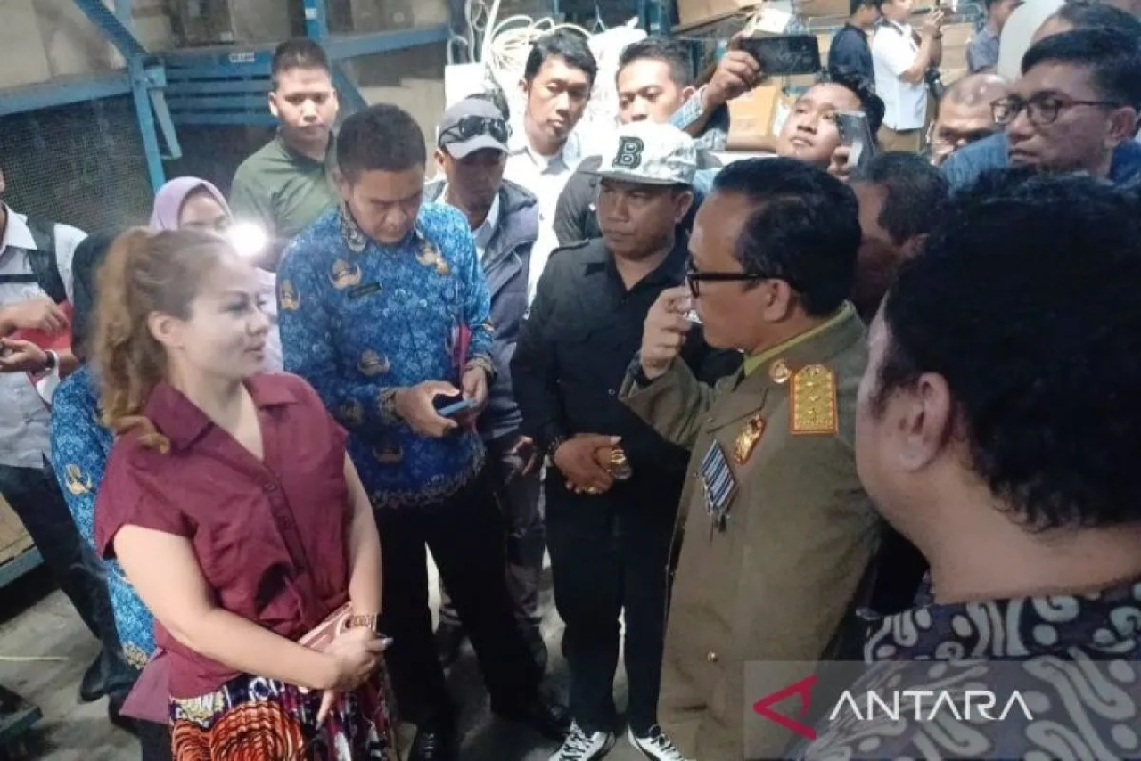 Jan Hwa Diana (kiri) saat disidak Wamenaker