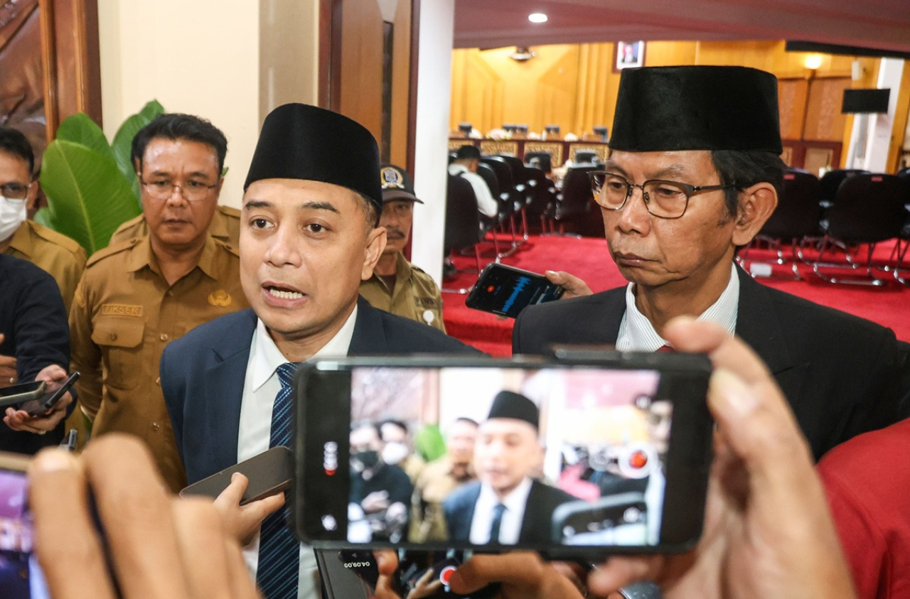 Wali Kota Surabaya Eri Cahyadi dan Ketua DPRD Adi Sutarwijono