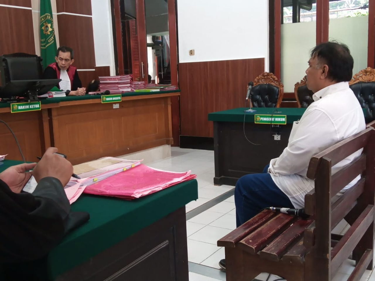Terdakwa Herry Sunaryo menjalani sidang di PN Surabaya