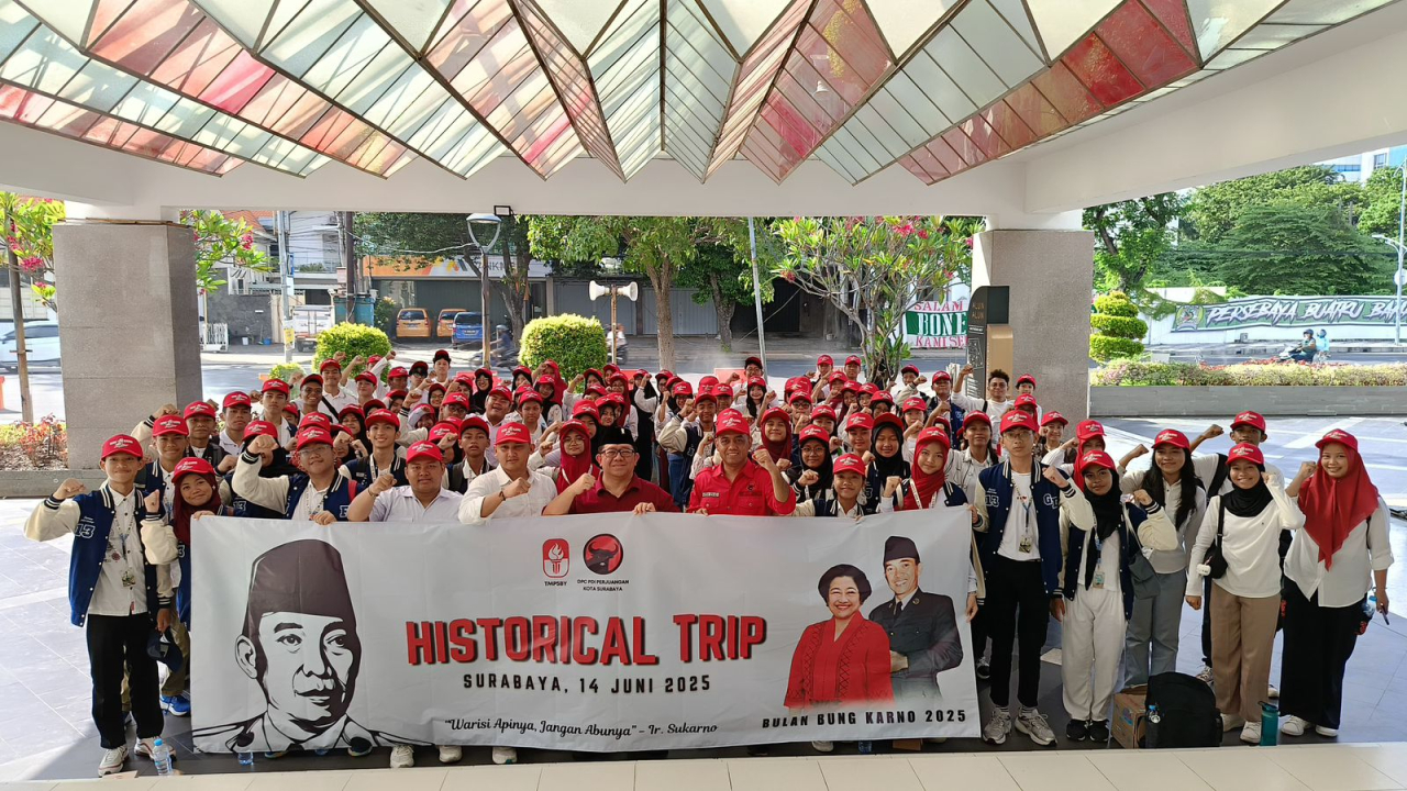 Kegiatan Historical Trip ini ditutup dengan refleksi singkat di Balai Pemuda Surabaya.