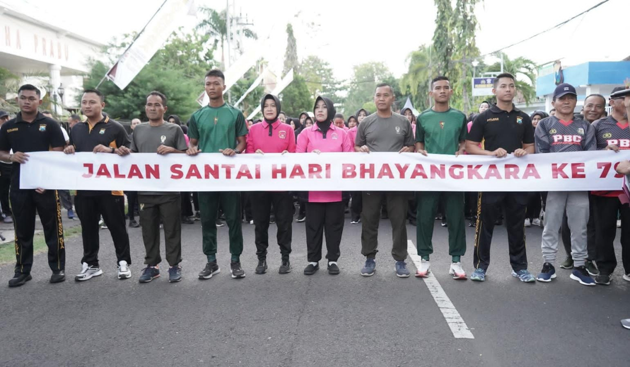 Jalan santai yang digelar Polres Probolinggo Kota dalam rangka Hari Bhayangkara ke-79