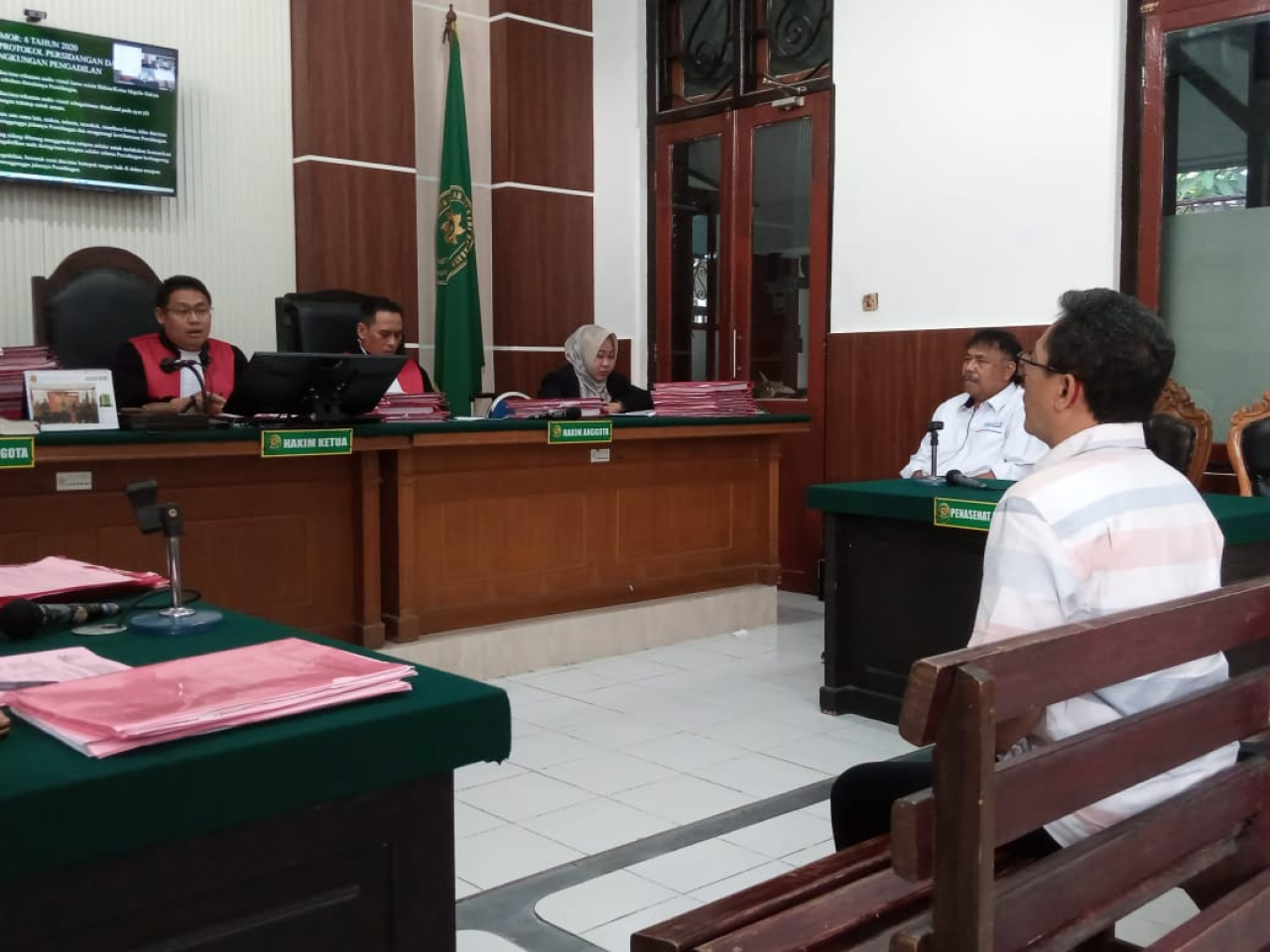 Pemred Memorandum Sujarmiko saat memberikan kesaksian dalam sidang