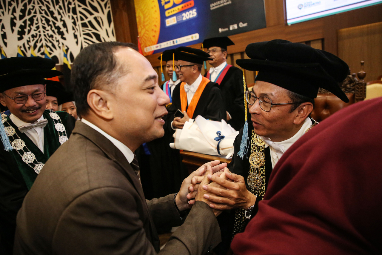 Eri Cahyadi menghadiri pelantikan Rektor Universitas Airlangga (Unair) Surabaya terpilih periode 2025-2039, Prof. Dr. Muhammad Madyan