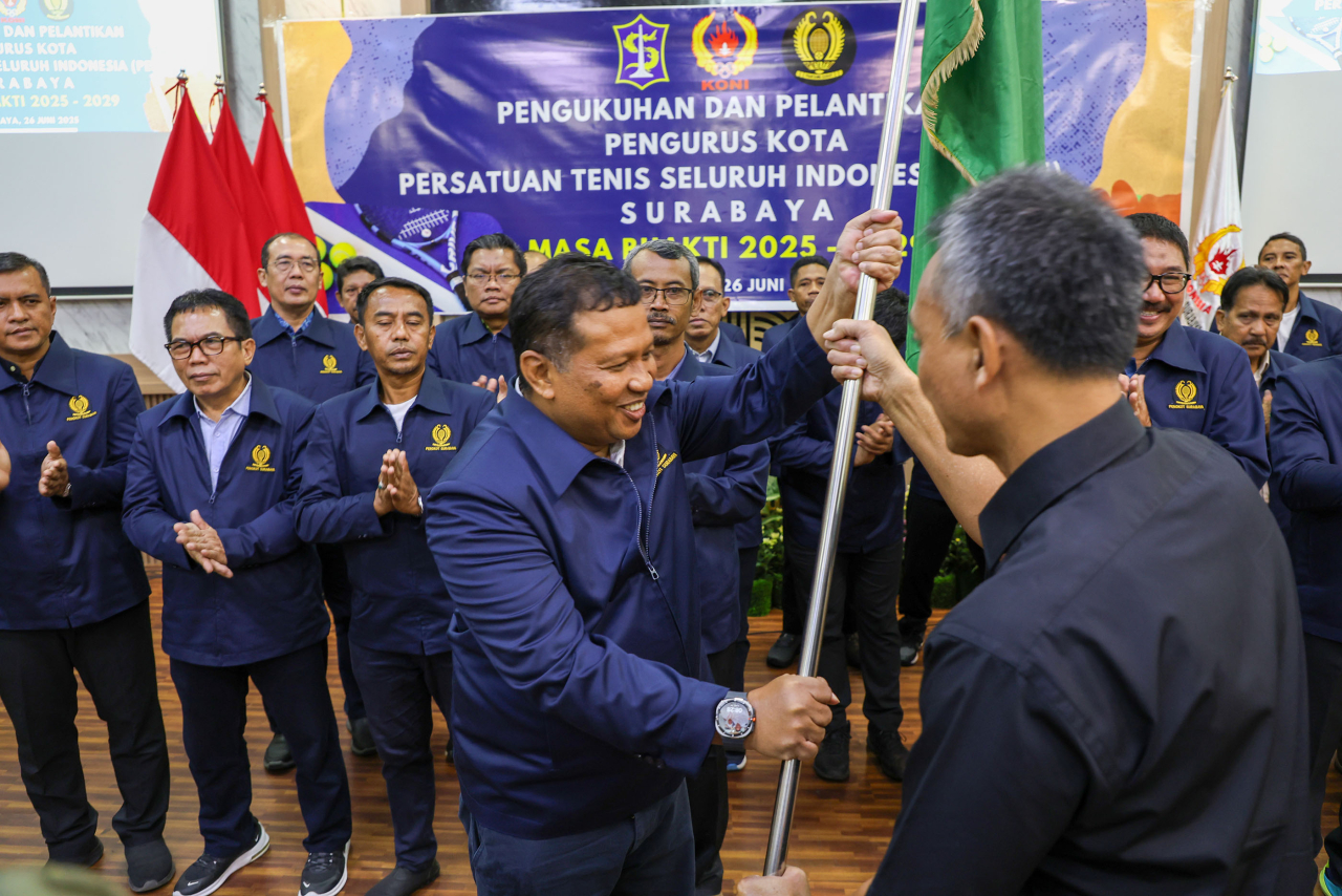 Achmad Zaini resmi dilantik sebagai Ketua Persatuan Tenis Seluruh Indonesia (PELTI) Surabaya