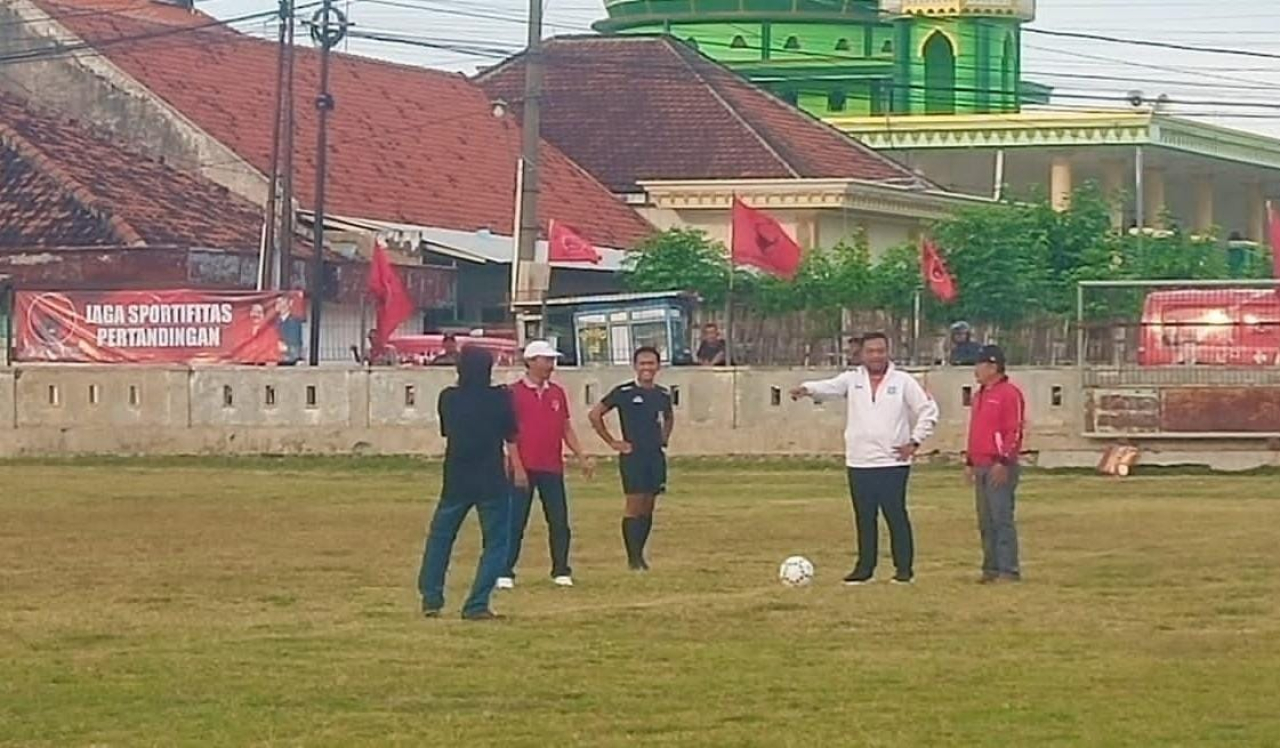 Kick Off, turnamen sepak bola 'Piala Bung Karno' digelar DPC PDI Perjuangan Kota Probolinggo pada momentum Bulan Bung Karno