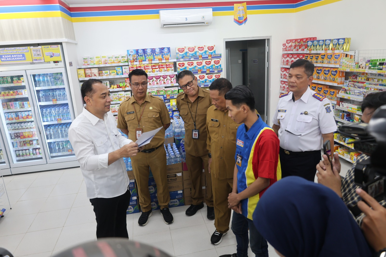 Eri Cahyadi turun langsung memimpin operasi penertiban juru parkir (jukir) liar di toko modern kawasan Jalan Dr. Ir. H. Soekarno