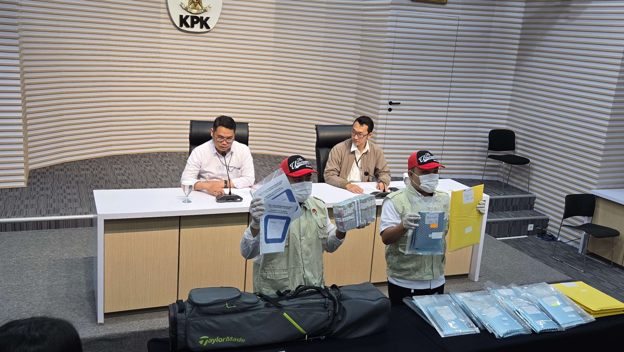 KPK merilis tersangka pengadaan mesin EDC Bank BRI oleh KPK. (Foto: RRI/Chairul Umam)