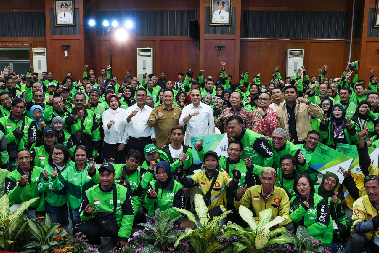 Sebanyak 15.350 mitra pengemudi ojek online (Ojol) mendapat bantuan BPJS Ketenagakerjaan