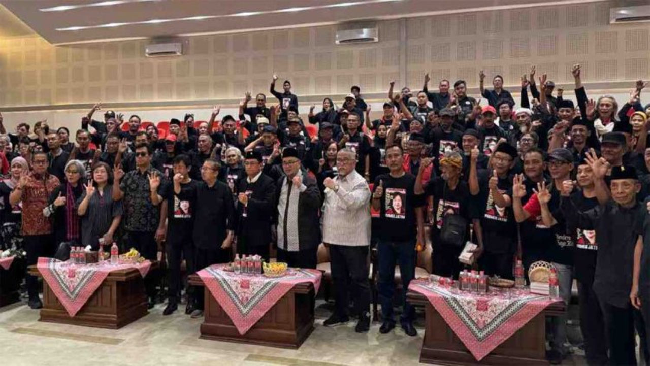 Promeg (Pro Megawati) Jawa Timur menggelar diskusi bertajuk Merawat Api Perjuangan, di Surabaya, Minggu (27/7/2025)