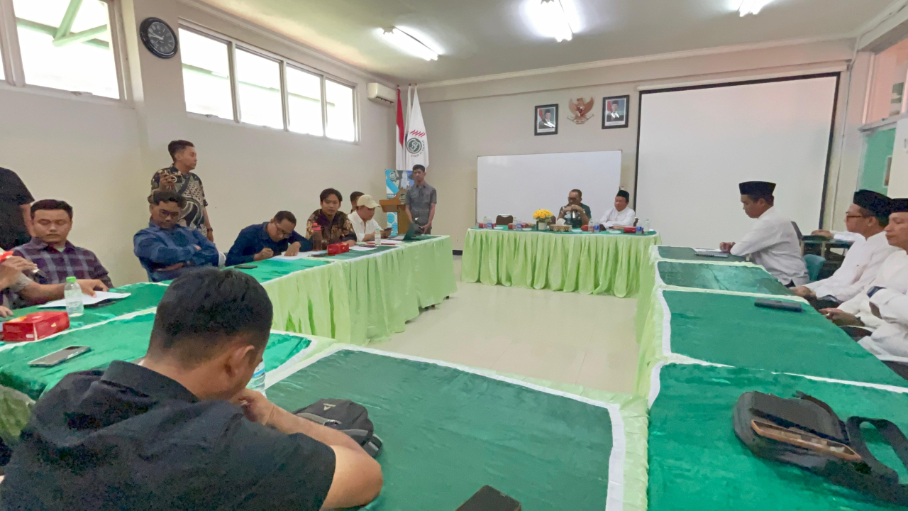 Wakil Walikota Surabaya Armuji melakukan sidak di Sekolah Tinggi Keguruan dan Ilmu Pendidikan (STKIP) Al-Hikmah Surabaya, Jumat (22/8/2025).