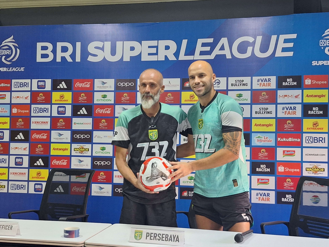 Pelatih Persebaya Surabaya Eduardo Perez