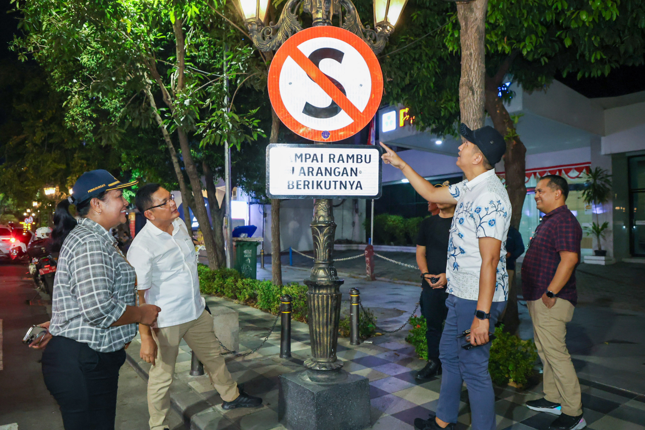 Parkir tepi jalan di Jalan Tunjungan resmi dihapus