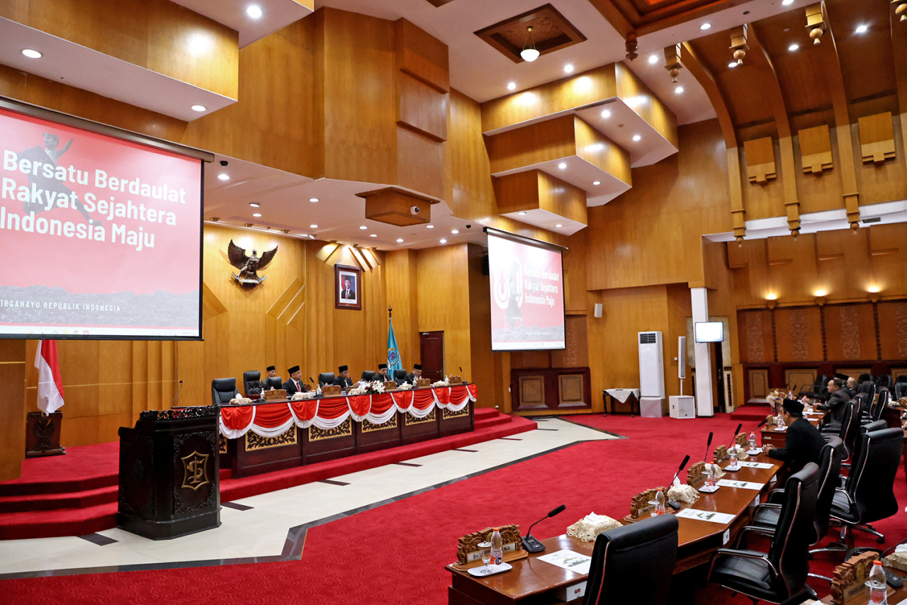 Paripurna DPRD Surabaya membahas P-APBD 2025