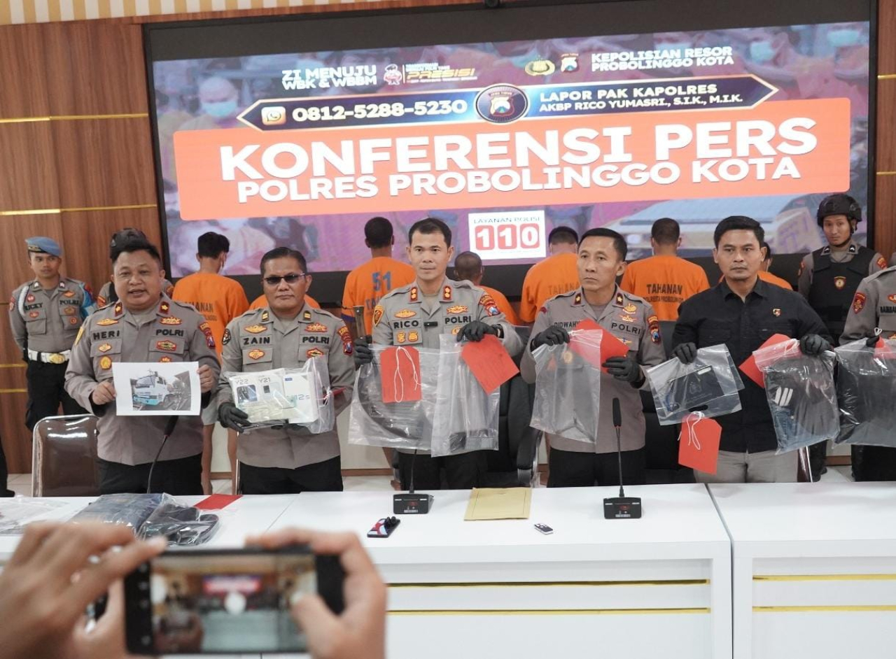 Polres Probolinggo Kota saat melakukan pers release ungkap kejahatan perampokan