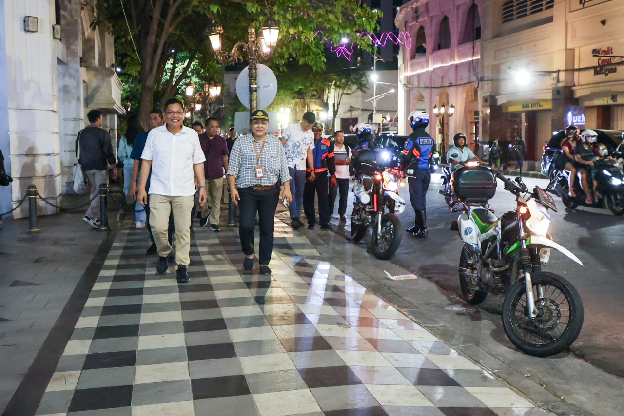 Penertiban parkir tepi jalan di kawasan Tunjungan Surabaya