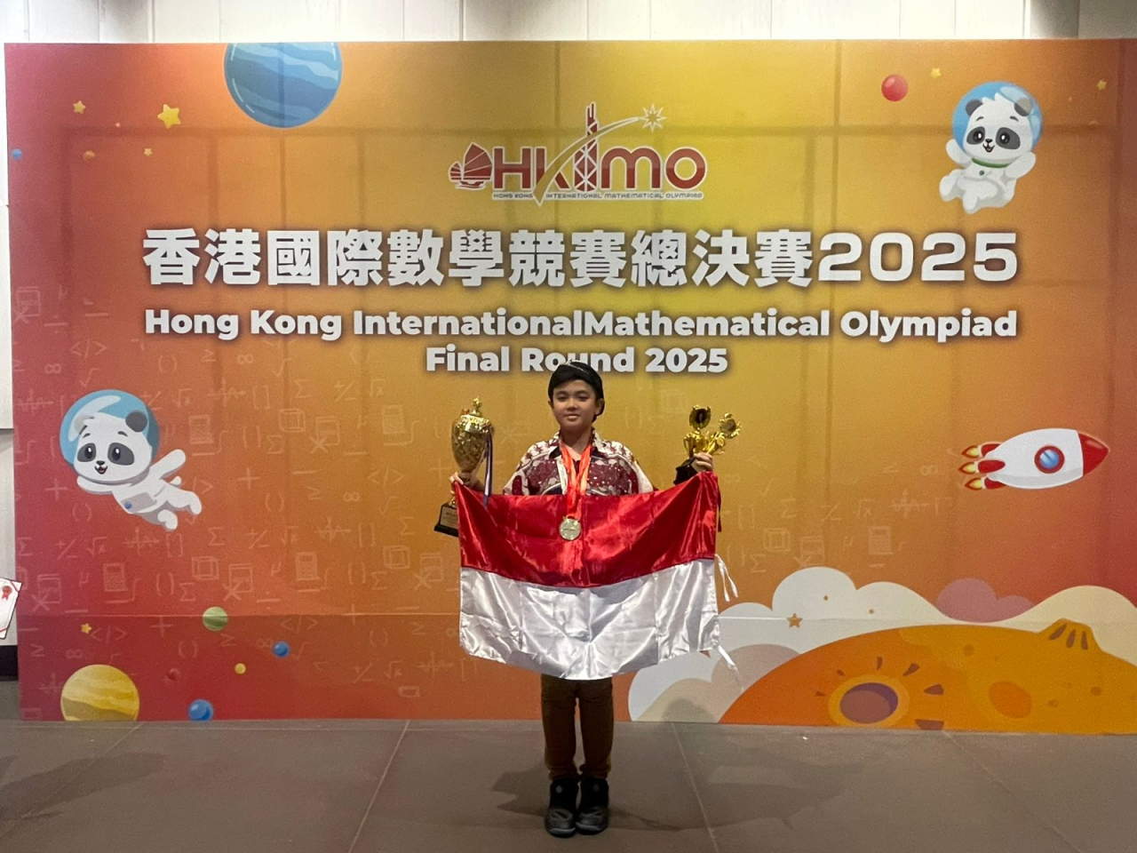 Flintwood Soesanto meraih gelar Juara Dunia Matematika di Hong Kong International Math Olympiad