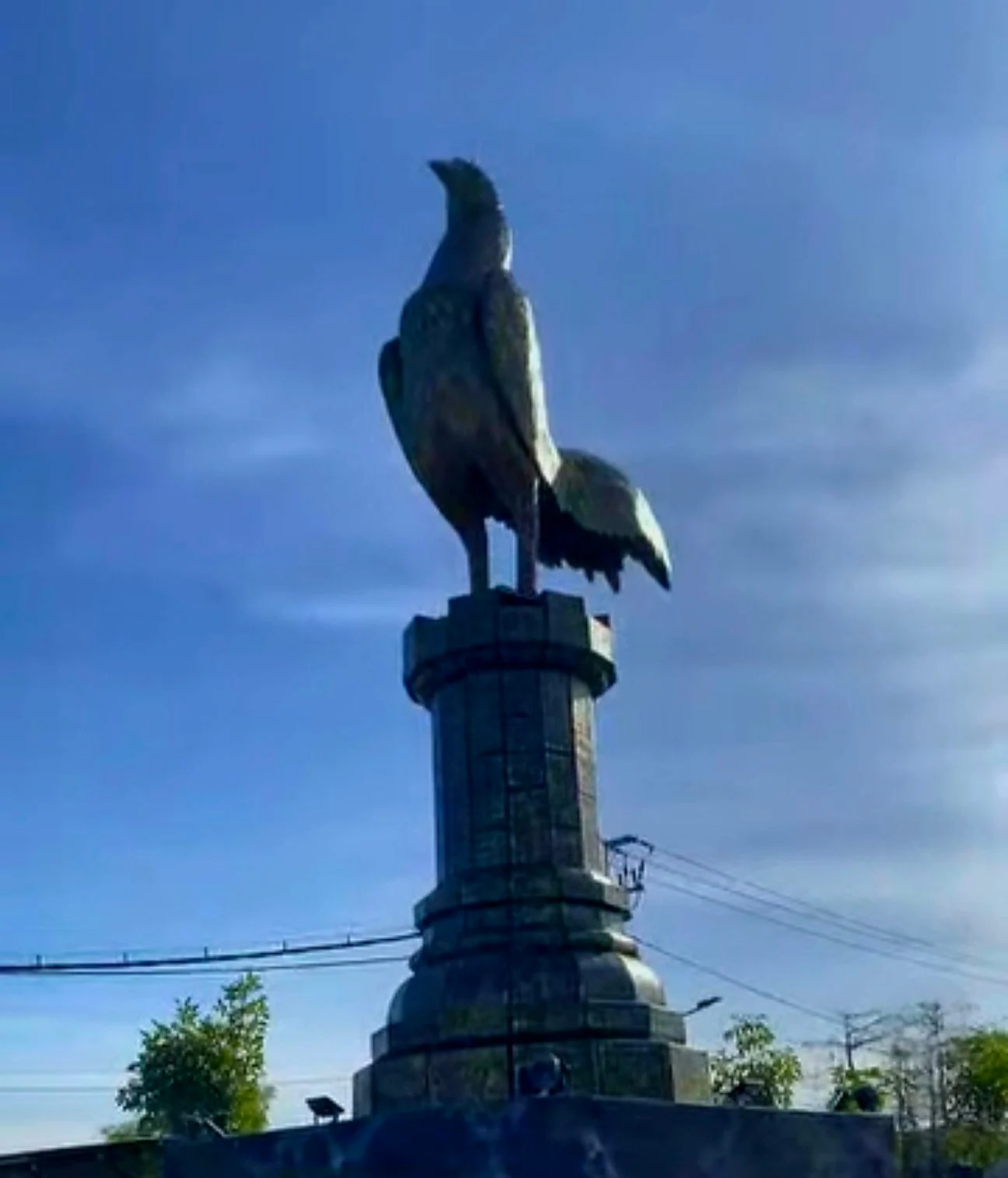 Warga Lidah Wetan Sambut Antusias Monumen “Ayam Jago” Ikon Baru di Kota Surabaya