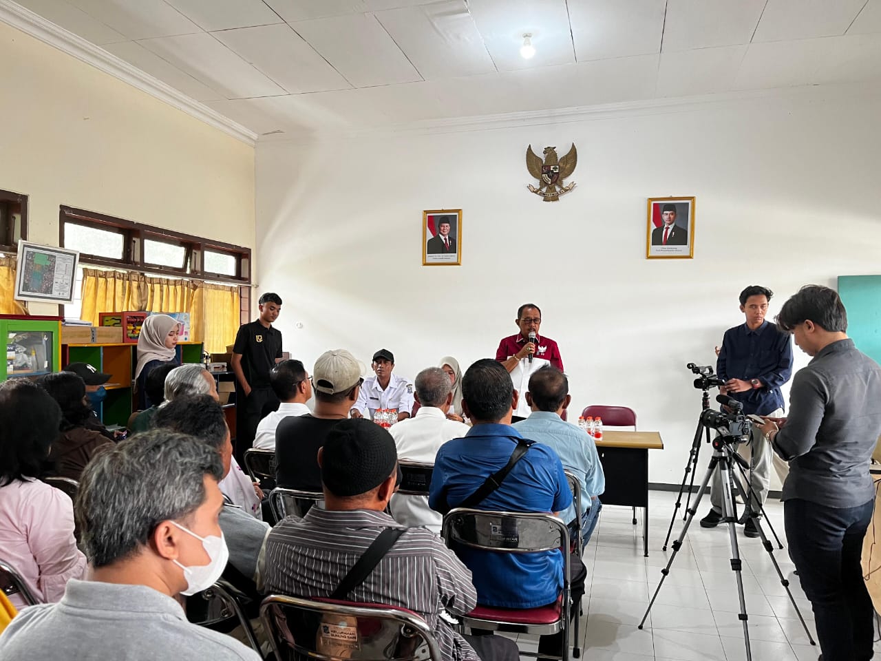 Wakil Walikota Surabaya Armuji menemui warga terdampak tanah Eigendom.