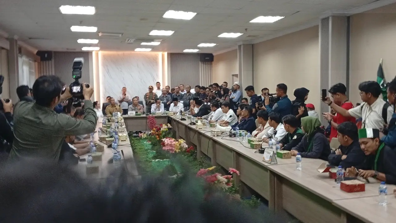 Para pendemo ditemui Wali Kota Batam, Amsakar Achmad