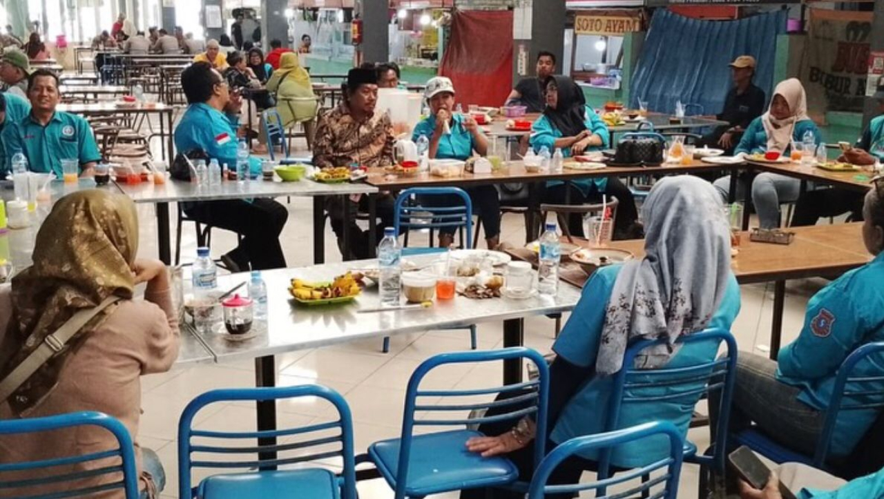 Suasana diskusi Forum Spekal yang dihadiri Budi Leksono di SWK Gayungan
