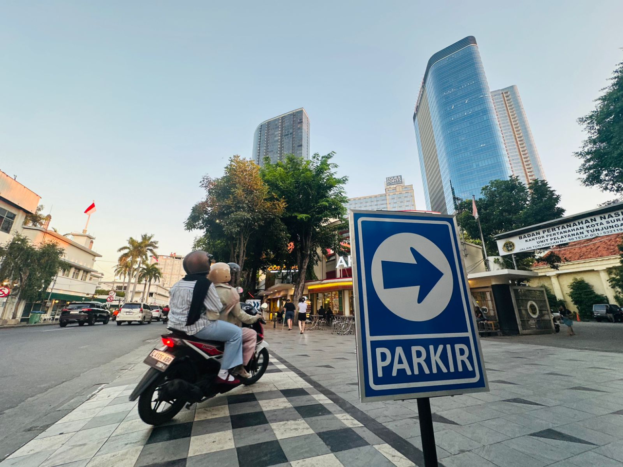 Parkir nontunai diberlakukan di Surabaya