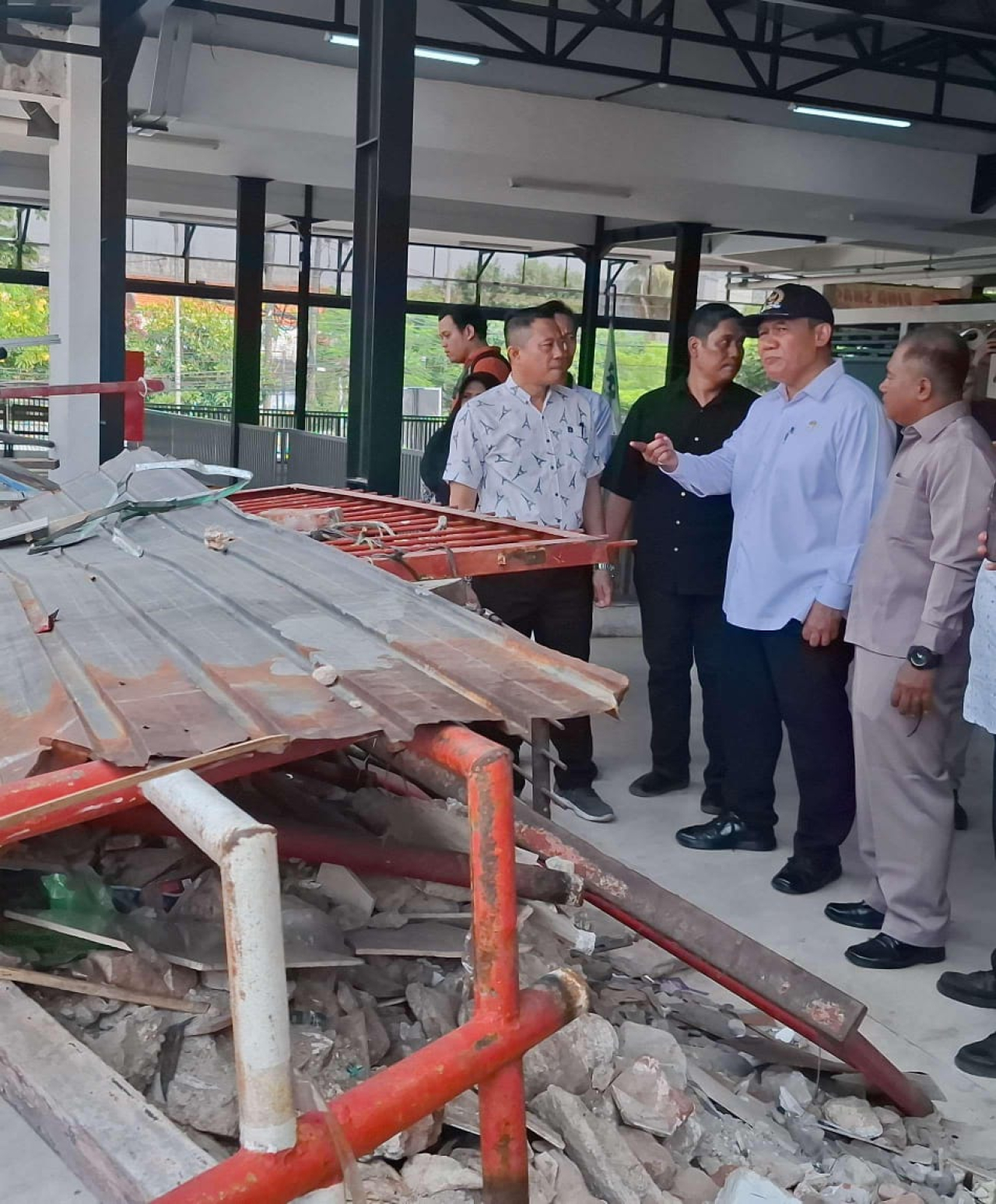 Anggota Komisi VII DPR RI Bambang Haryo Soekartono meninjau Pasar Kembang, Kamis (9/10/2025).