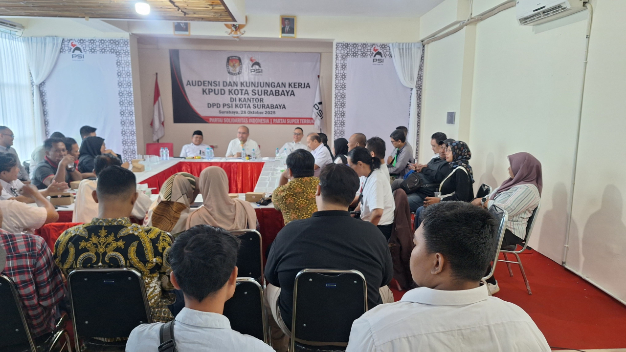 Suasana konsolidasi Partai Solidaritas Indonesia (PSI) Kota Surabaya