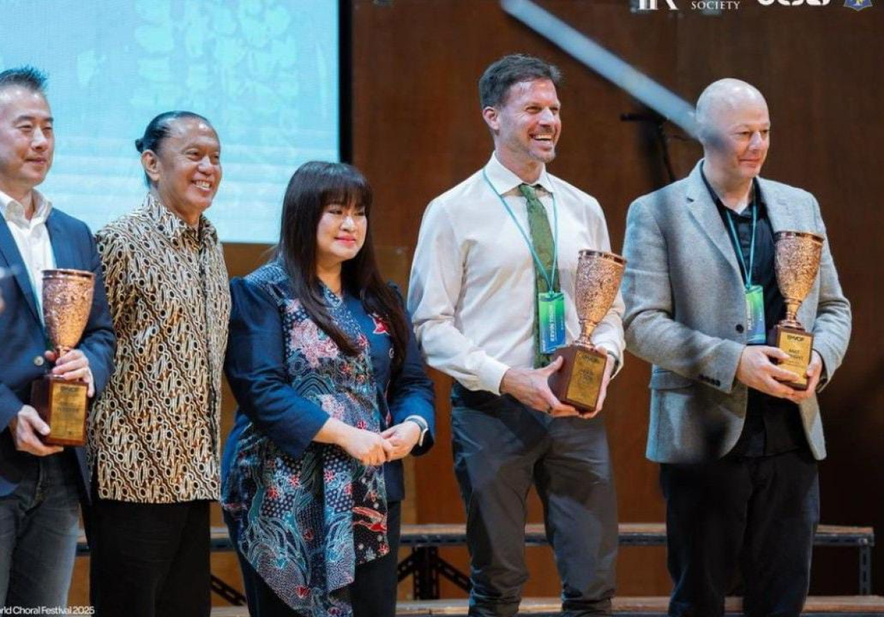 Herlina Harsono Njoto (tengah) saat peresmian Surabaya World Choral Festival (SWCF) 2025