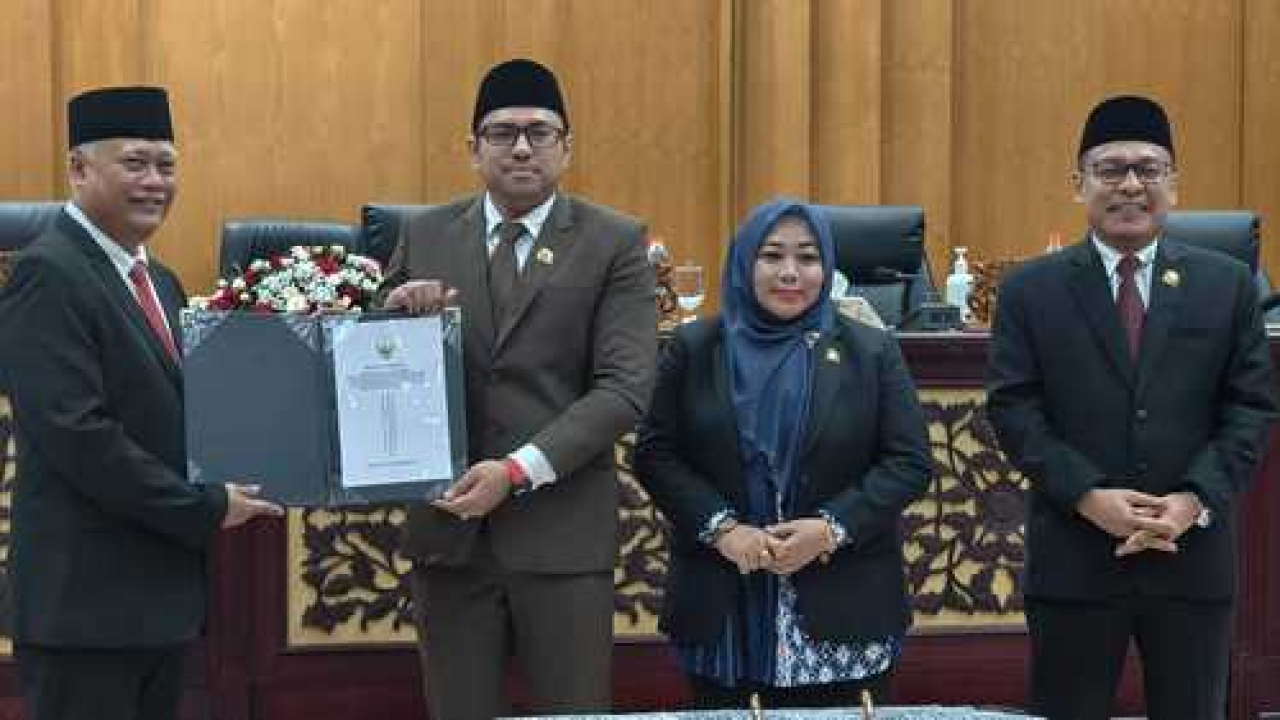 Wakil Ketua DPRD Kota Surabaya, Bahtyar Rifai (dua dari kiri)