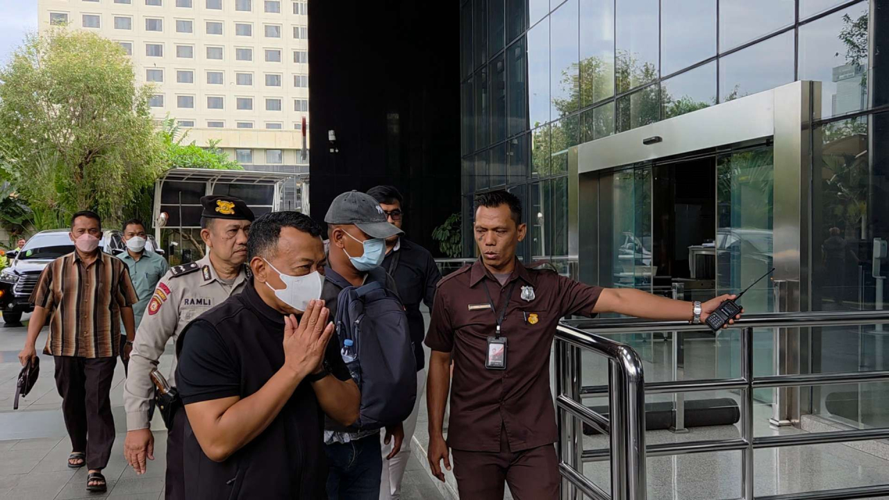 Bupati Ponorogo, Sugiri Sancoko sata saat tiba di gedung KPK Merah Putih.