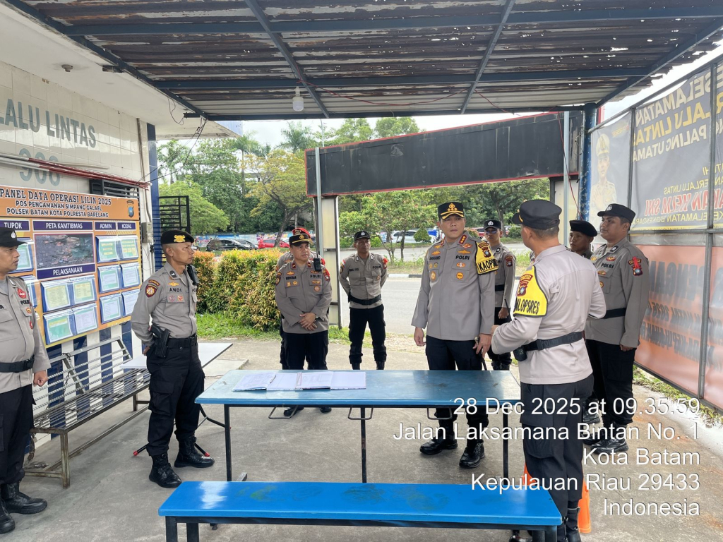 Kapolresta Barelang Kombes Pol Anggoro Wicaksono mendampingi Wakapolda Kepulauan Riau Brigjen Pol. Dr. Anom Wibowo