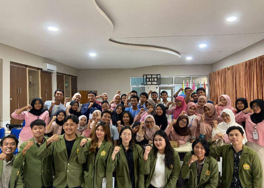 Mahasiswa Hukum UPN Veteran Jatim Edukasi Siswa SMKN 10 Surabaya