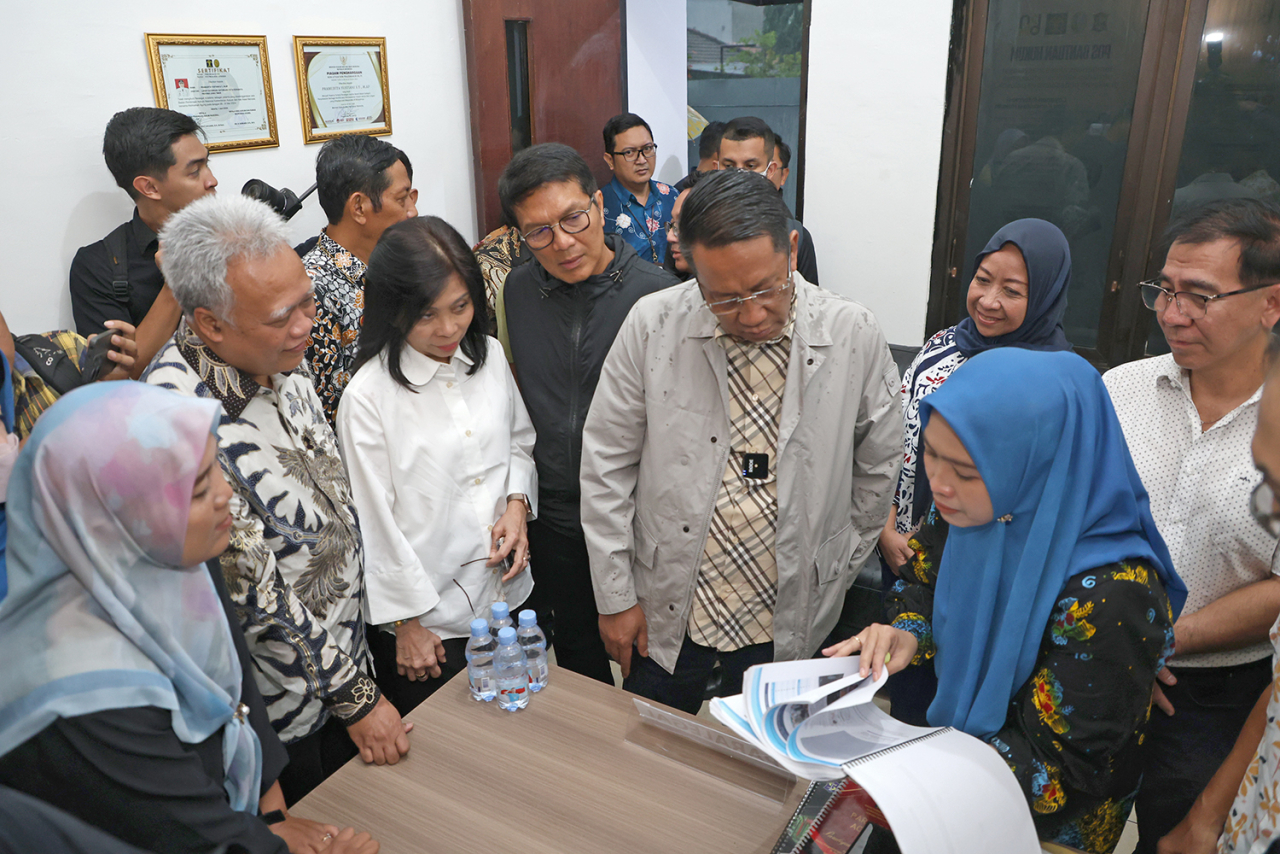 Pemkot Surabaya menyambut kunjungan kerja Menteri Hukum Republik Indonesia, Supratman Andi Agtas, pada Kamis (11/12/2025)
