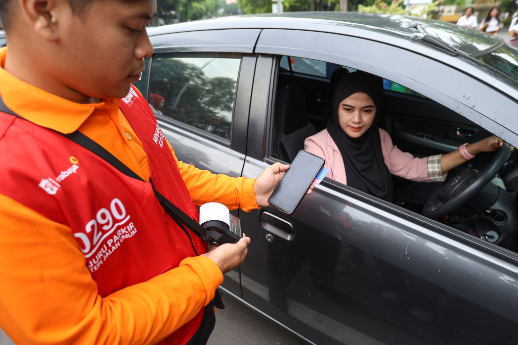 Parkir elektronik di Surabaya