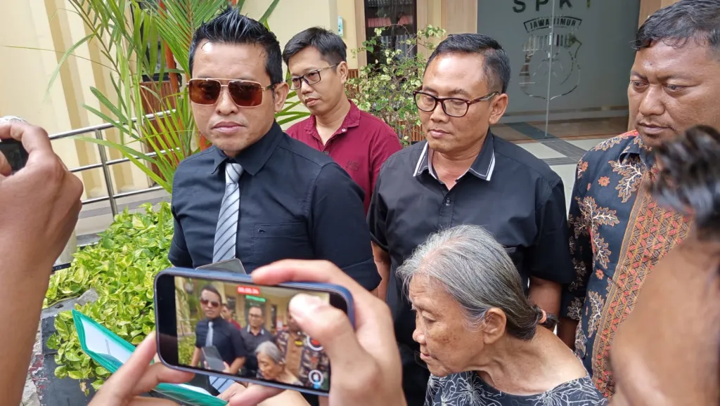 Nenek Elina Kembali Lapor Polda Jatim, Kali Ini Terkait Dugaan Pemalsuan Surat Tamah