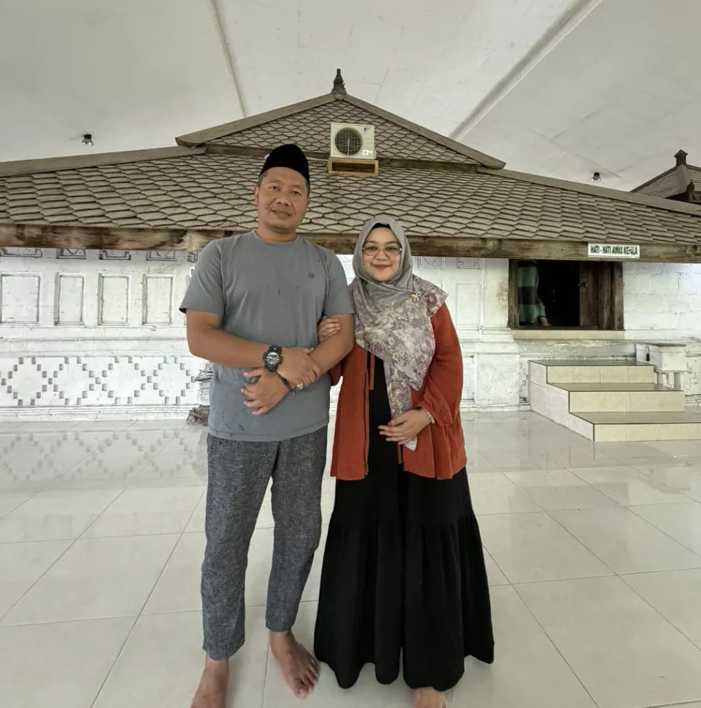Usai Milad, Haul Akbar dan Silatnas IV MOR Internasional : Gus H. Andhika dan Ning Yenna Ziarah ke Sunan Drajat & Ampel