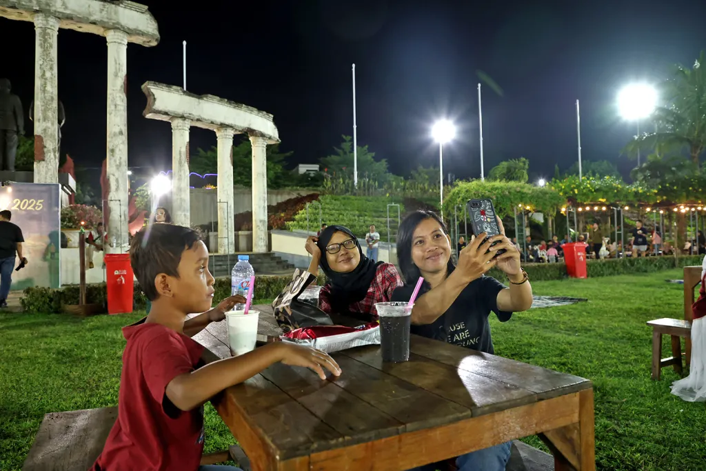Ngabuburit Seru di Tugu Pahlawan 2026, HTM Mulai Rp5.000 Bisa Kulineran Sekaligus Belajar Sejarah