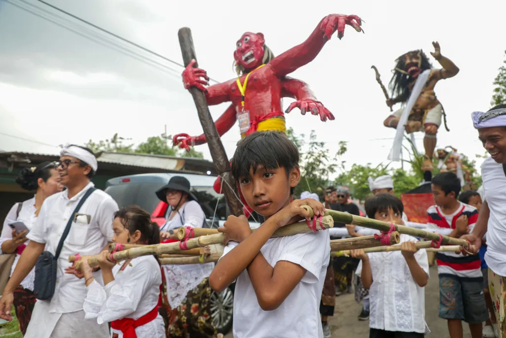 Baca juga : Hari Raya Nyepi: Ratusan Umat Hindu di Surabaya Arak Ogoh-ogoh di Bawah Langit Mendung