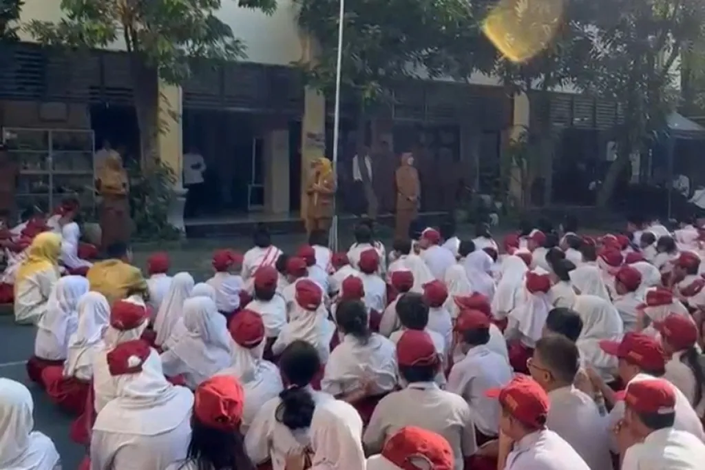 Baca juga : Siswa SD-SMP Surabaya Kembali Masuk Sekolah, Kadispendik Tekankan Karakter dan Pembatasan Gadget