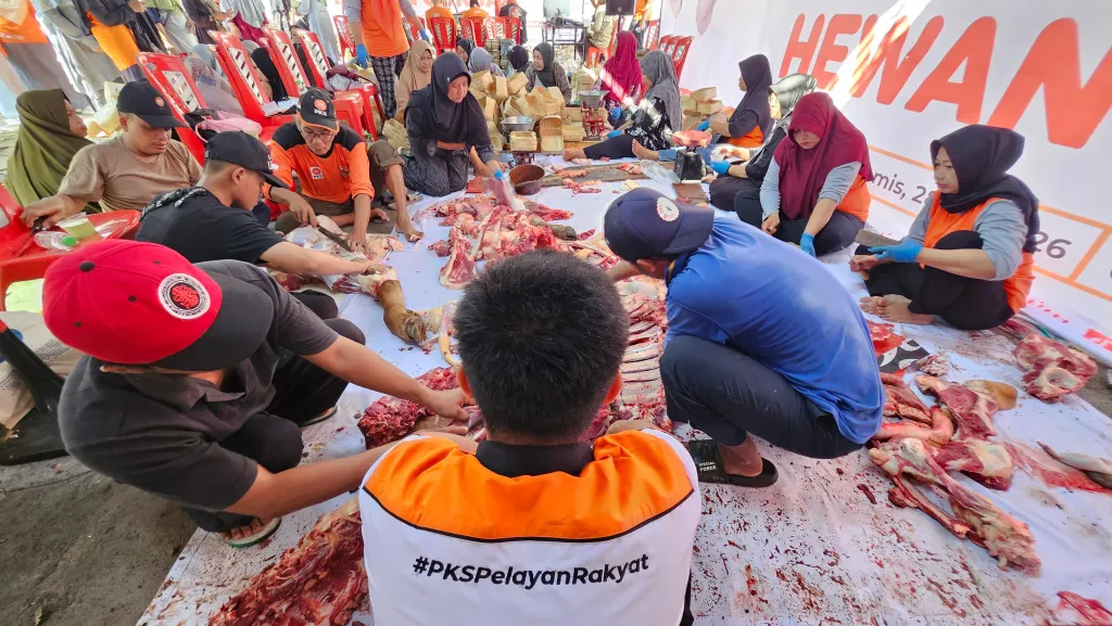 Baca juga : Dari Kader untuk Masyarakat, PKS Jatim Tebar 71.555 Paket Daging Kurban